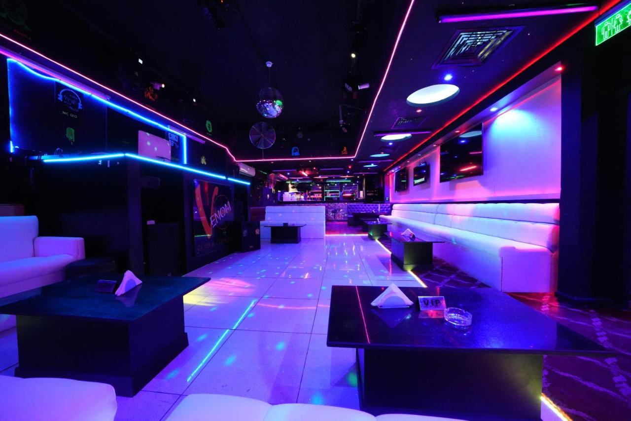 فندق Nine